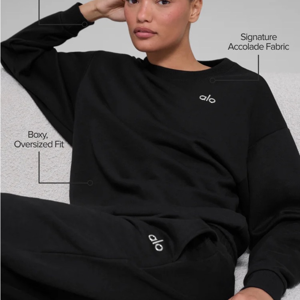 ALO Yoga Black Crew Neck Sweat Shirt